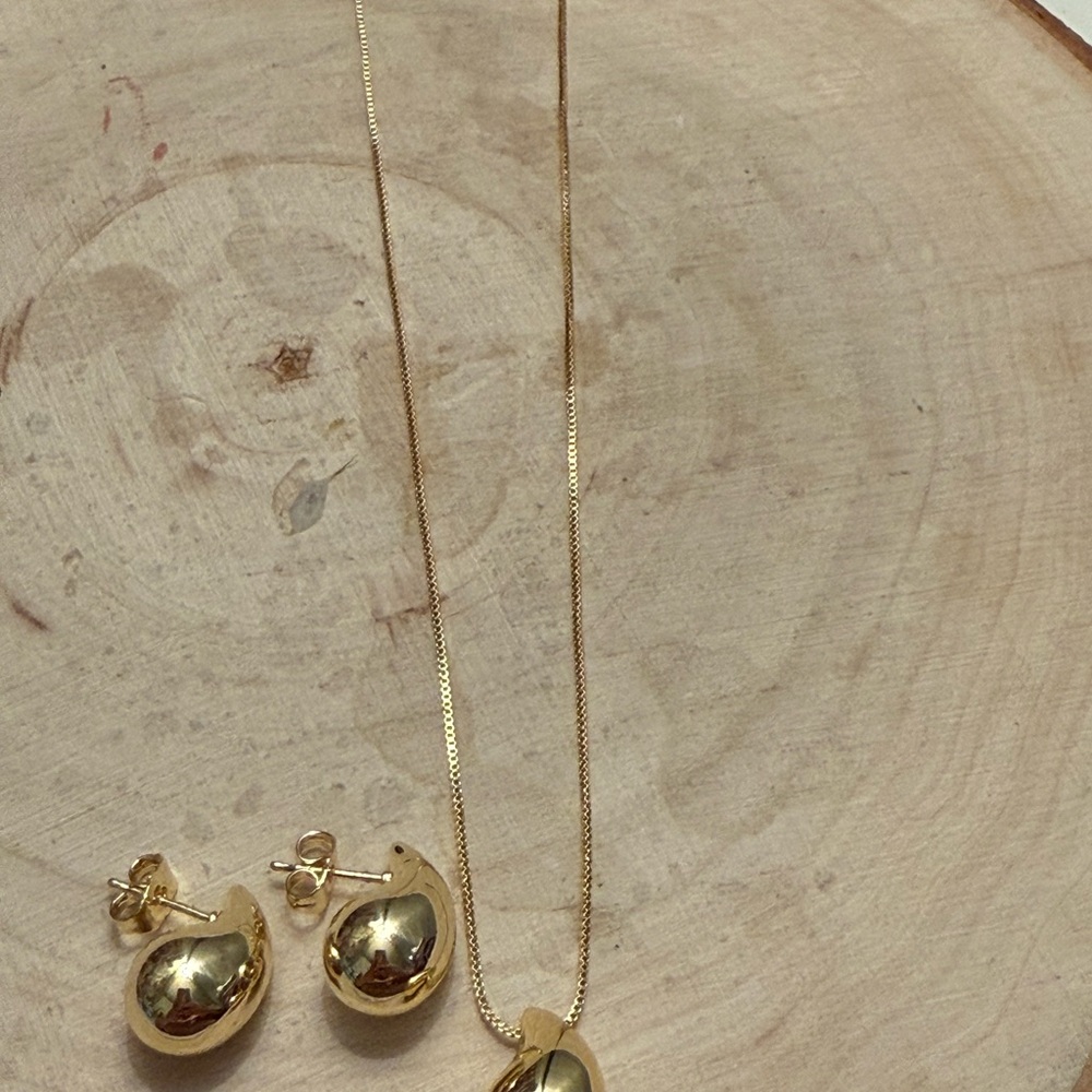 Elegant Gold plated‎ Necklace and Earring Set